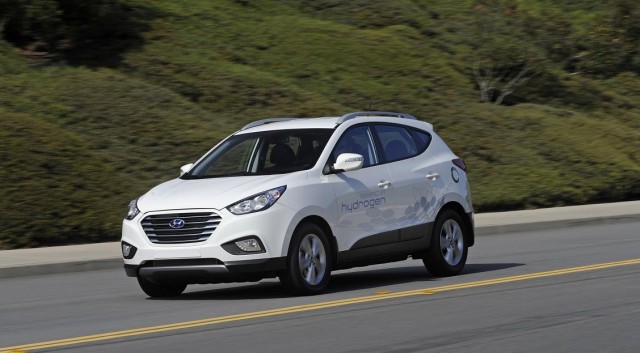 Hyundai Tucson Fuel Cell (3).jpg